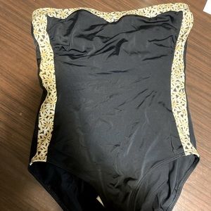 Vintage swimwear black and gold 👙